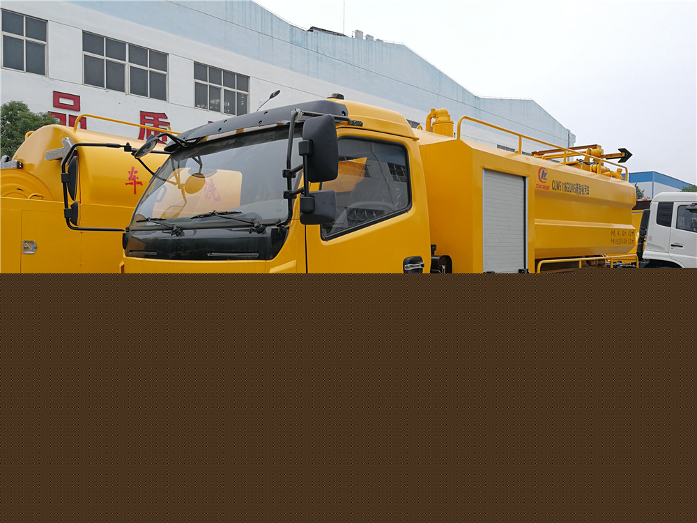 東風(fēng)多利卡8.5方清洗吸污車(chē)