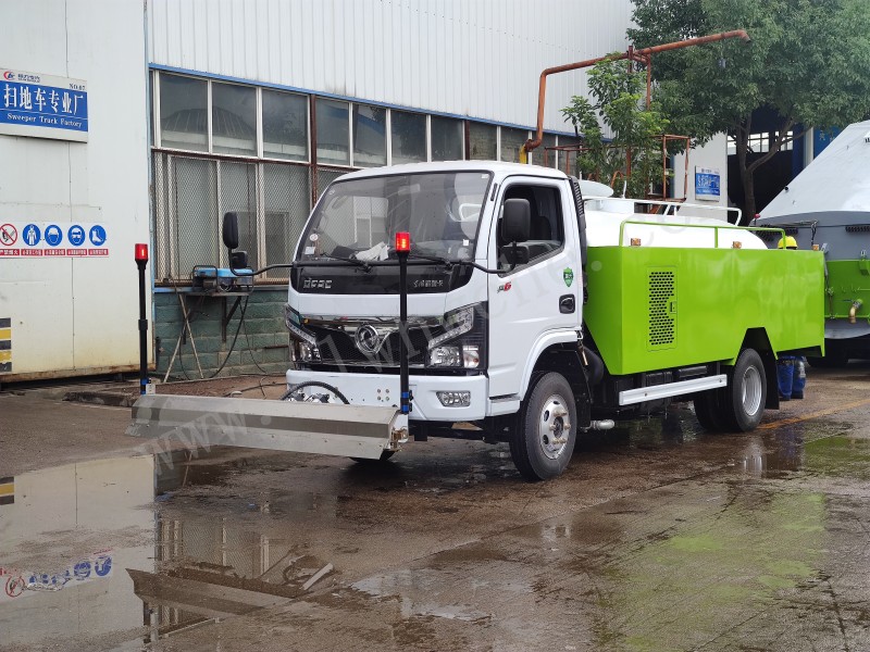 東風(fēng)小多利卡4方路面清洗車(chē) 小型路面養(yǎng)護(hù)車(chē)廠(chǎng)家 清洗車(chē)報(bào)價(jià)