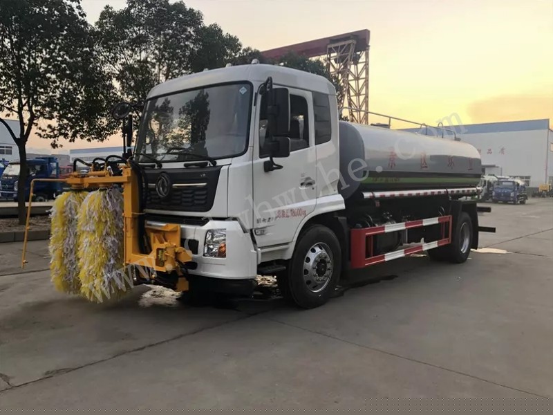 東風(fēng)天錦護(hù)欄清洗車(chē)廠(chǎng)家 10方前置護(hù)欄清洗車(chē)價(jià)格