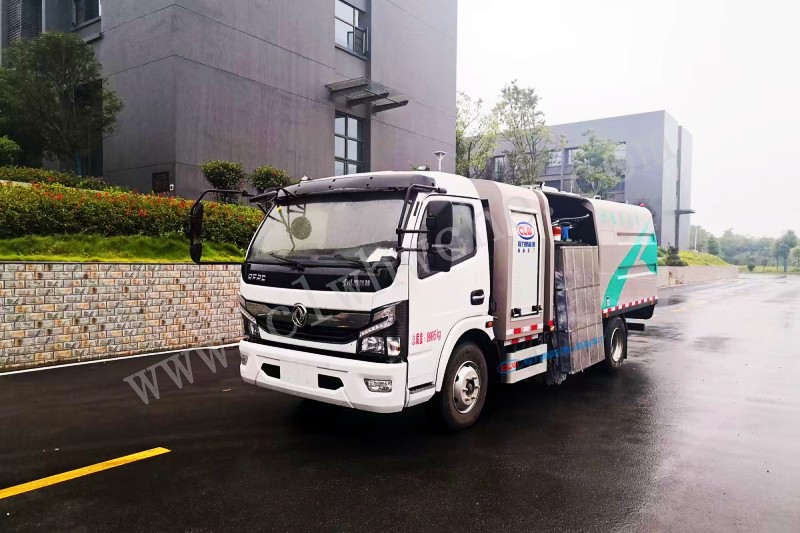 純電動(dòng)?xùn)|風(fēng)凱普特5方護(hù)欄清洗車(chē)價(jià)格 國(guó)六護(hù)欄清洗車(chē)廠(chǎng)家 最新護(hù)欄清洗車(chē)報(bào)價(jià)