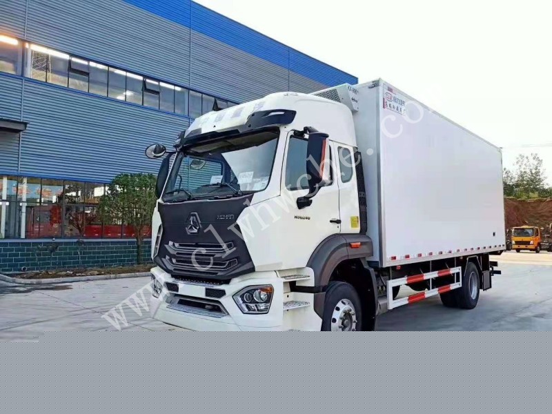 重汽豪瀚6.8米冷藏車(chē) 冷藏車(chē)價(jià)格報(bào)價(jià) 程力冷藏車(chē)廠(chǎng)家