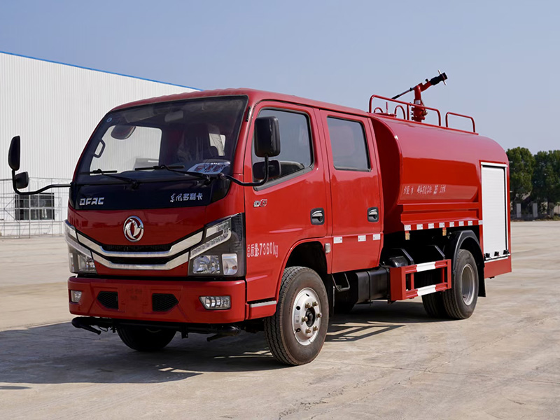 東風(fēng)小多利卡雙排消防灑水車