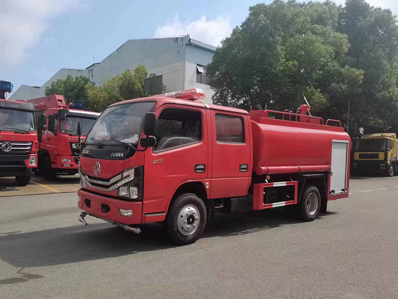CLW5070GSSADY型東風(fēng)3.5噸消防酒水車(chē)