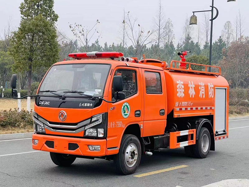 東風(fēng)D6森林灑水消防車(chē)